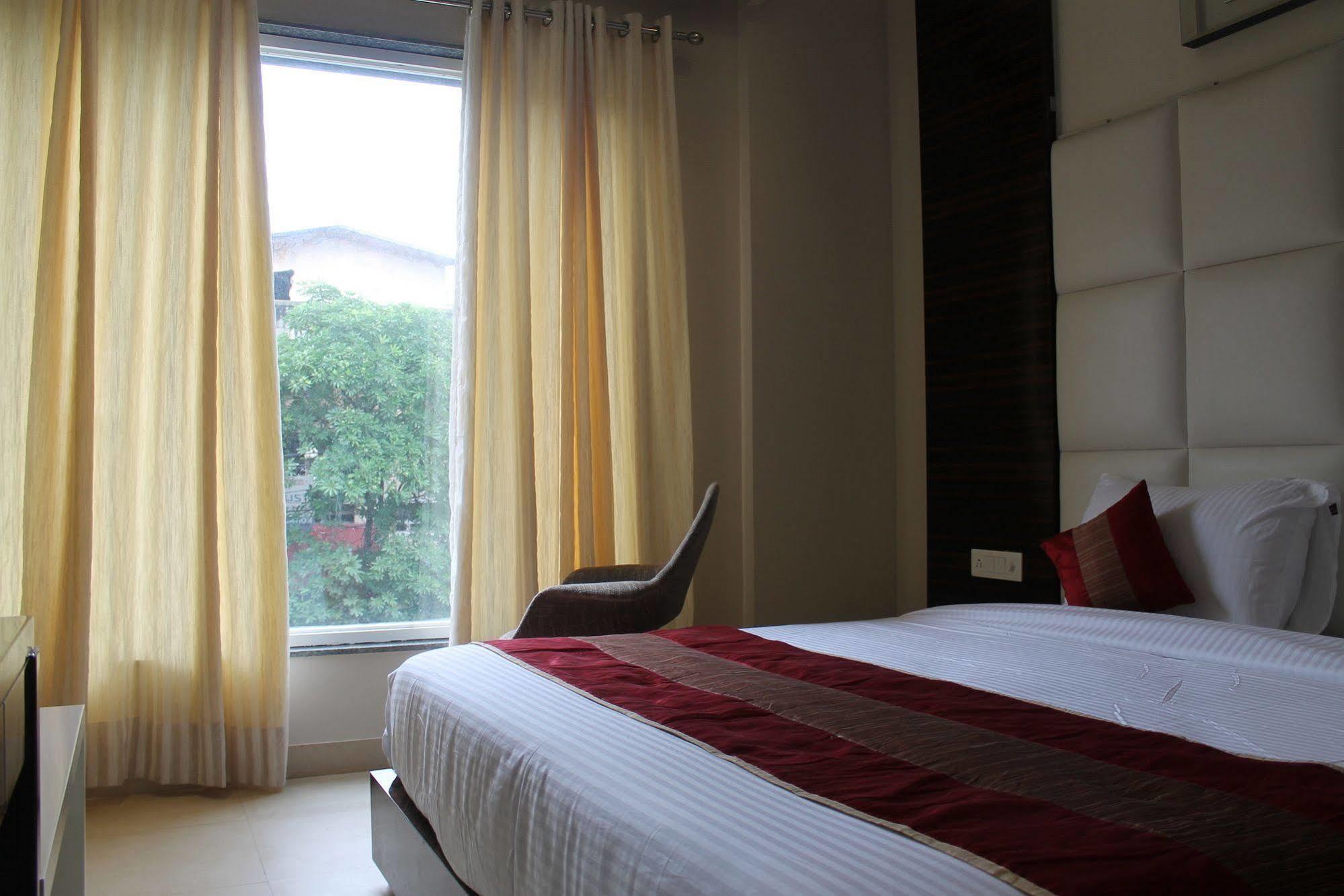 Hotel Gulnar Nueva Delhi Habitación foto
