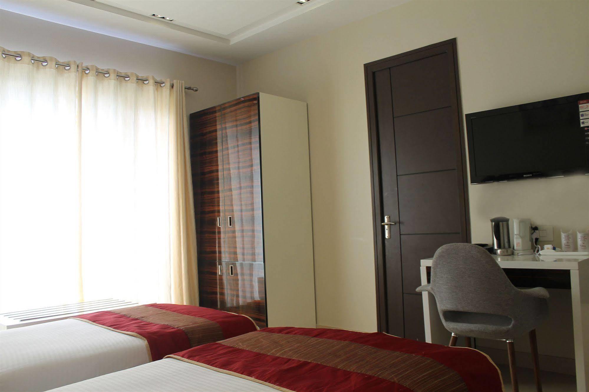 Hotel Gulnar Nueva Delhi Exterior foto